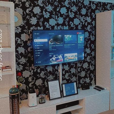 Lovely 2 Bed Flat/Apt In East London- Nice Estate. Dagenham Bagian luar foto