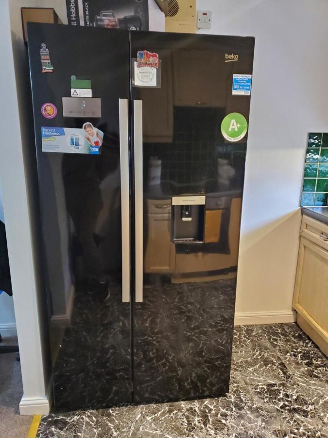 Lovely 2 Bed Flat/Apt In East London- Nice Estate. Dagenham Bagian luar foto