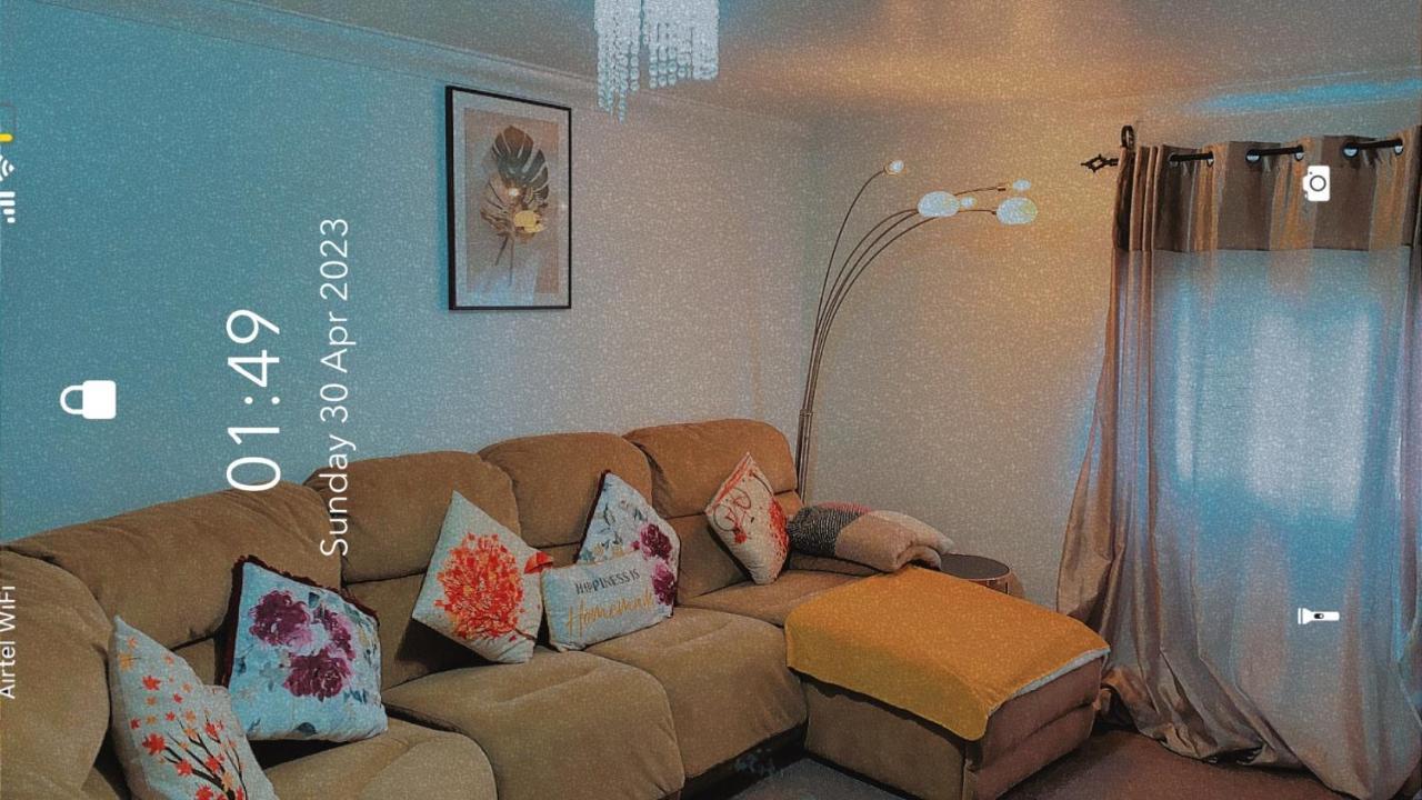 Lovely 2 Bed Flat/Apt In East London- Nice Estate. Dagenham Bagian luar foto