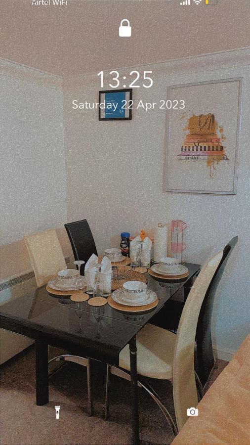 Lovely 2 Bed Flat/Apt In East London- Nice Estate. Dagenham Bagian luar foto