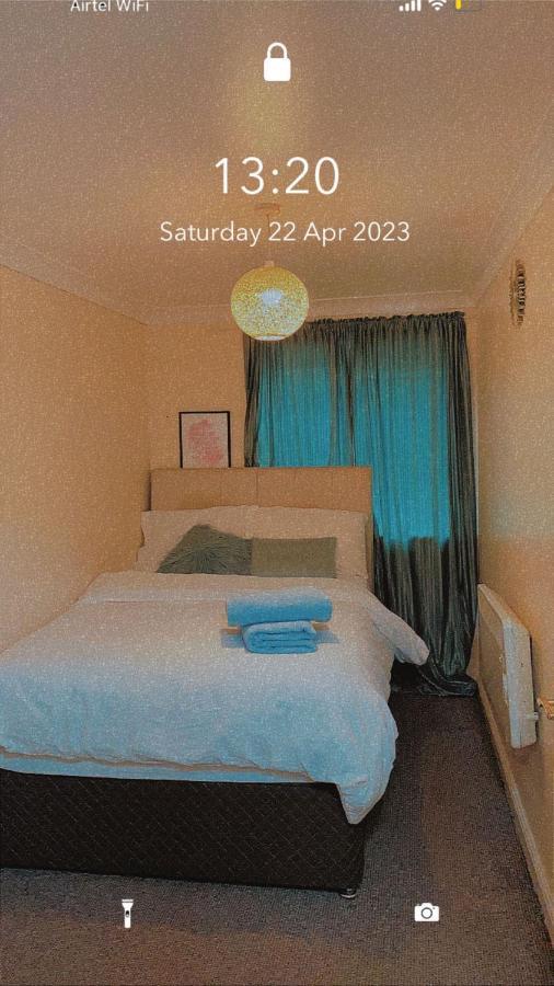 Lovely 2 Bed Flat/Apt In East London- Nice Estate. Dagenham Bagian luar foto