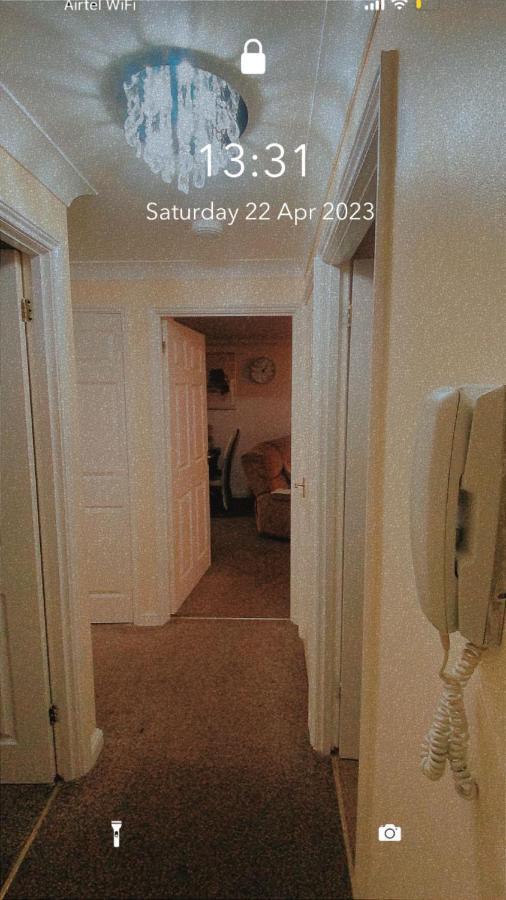 Lovely 2 Bed Flat/Apt In East London- Nice Estate. Dagenham Bagian luar foto