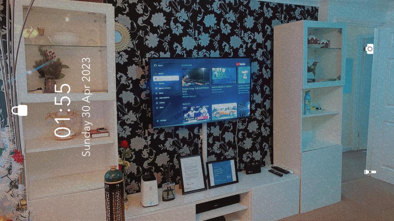 Lovely 2 Bed Flat/Apt In East London- Nice Estate. Dagenham Bagian luar foto